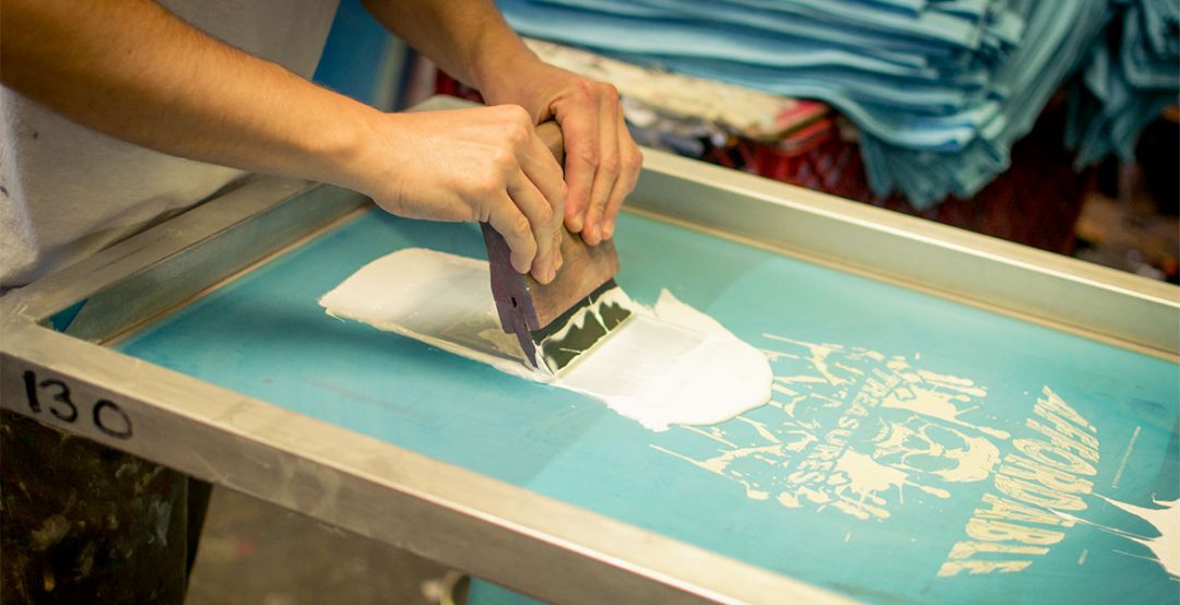 You are currently viewing 6 Jenis Sablon Terbaik untuk Membuat Kaos Yang Nyaman Dipakai